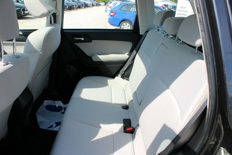 Subaru Forester 4x4 Kamera Szyberdach G.Fotele F-Marża zdjęcie 8