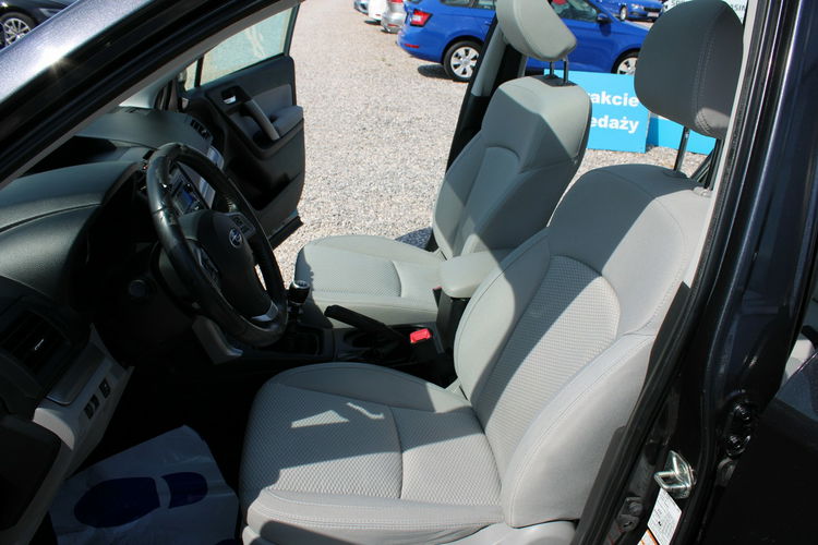 Subaru Forester 4x4 Kamera Szyberdach G.Fotele F-Marża zdjęcie 17