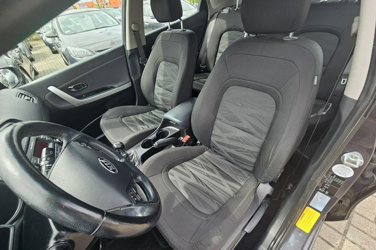 Kia Cee'd grzana kierownica i fotele, tempomat, telefon zdjęcie 11