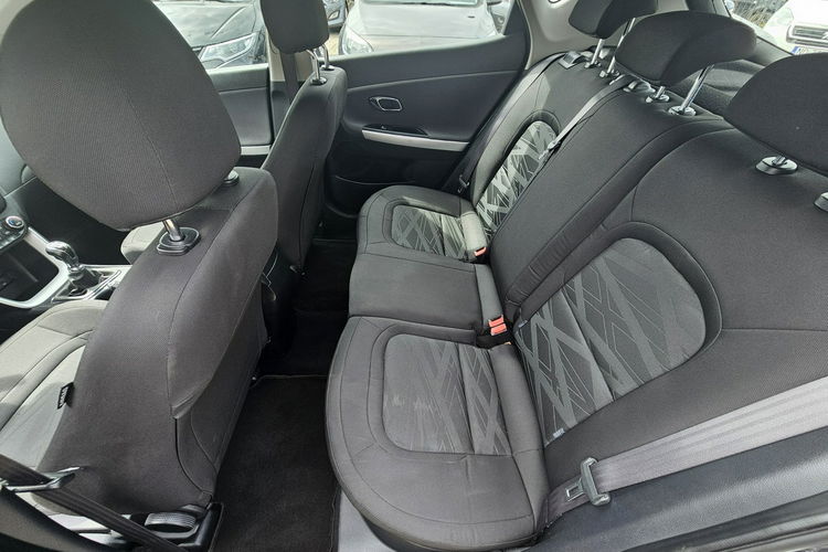 Kia Cee'd grzana kierownica i fotele, tempomat, telefon zdjęcie 15