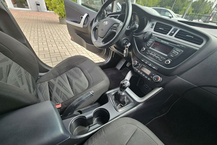 Kia Cee'd grzana kierownica i fotele, tempomat, telefon zdjęcie 18