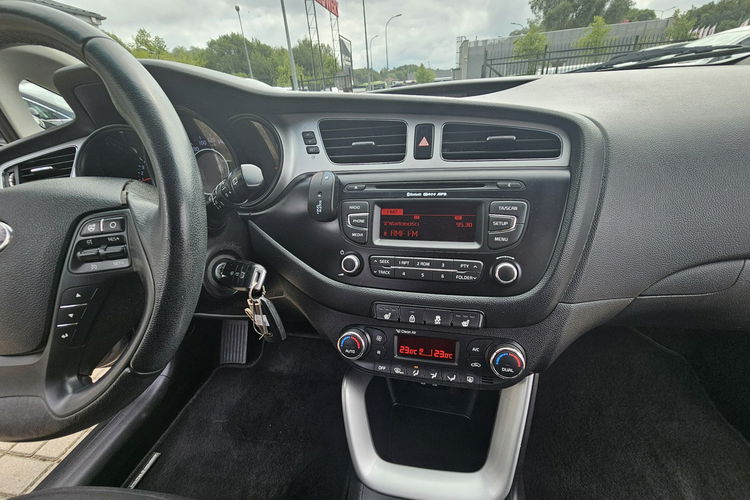 Kia Cee'd grzana kierownica i fotele, tempomat, telefon zdjęcie 19