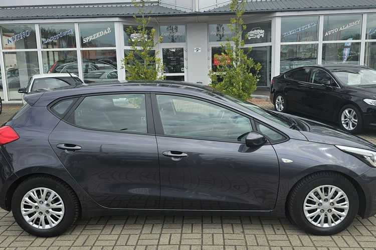 Kia Cee'd grzana kierownica i fotele, tempomat, telefon zdjęcie 4