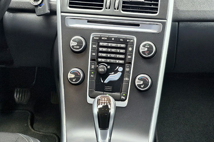 Volvo XC 60 Zarejestrowany Momentum Navi zdjęcie 10