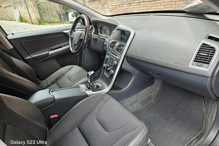 Volvo XC 60 Zarejestrowany Momentum Navi zdjęcie 12