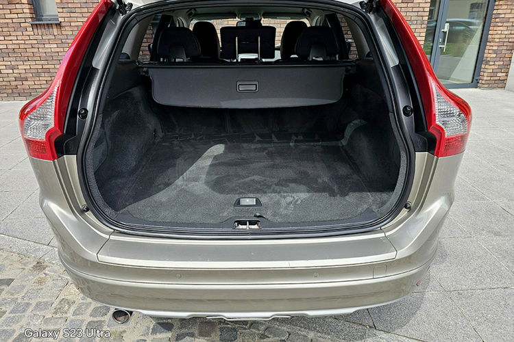 Volvo XC 60 Zarejestrowany Momentum Navi zdjęcie 17