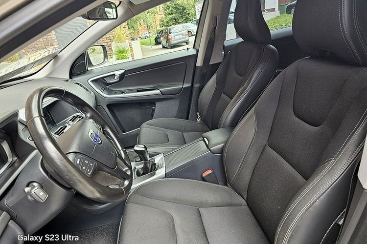 Volvo XC 60 Zarejestrowany Momentum Navi zdjęcie 19