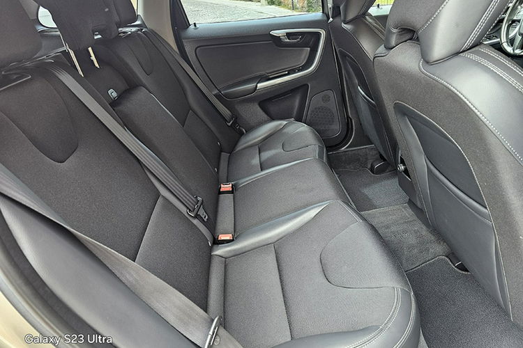 Volvo XC 60 Zarejestrowany Momentum Navi zdjęcie 23