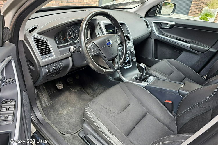 Volvo XC 60 Zarejestrowany Momentum Navi zdjęcie 7