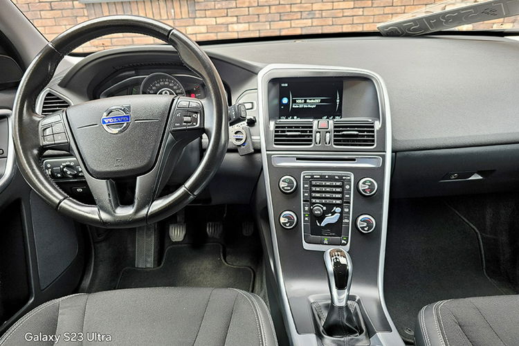 Volvo XC 60 Zarejestrowany Momentum Navi zdjęcie 9