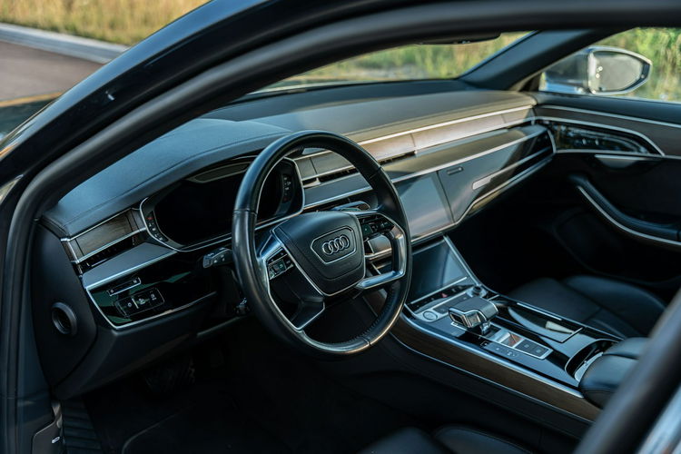 Audi A8 zdjęcie 19