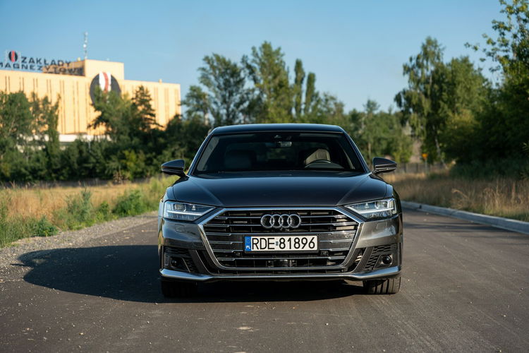 Audi A8 zdjęcie 2