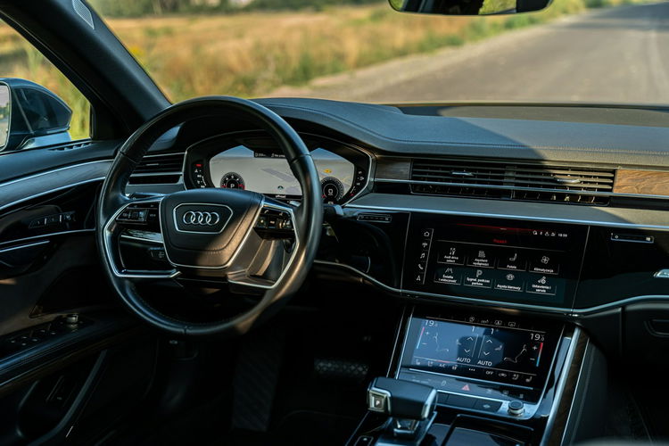 Audi A8 zdjęcie 31