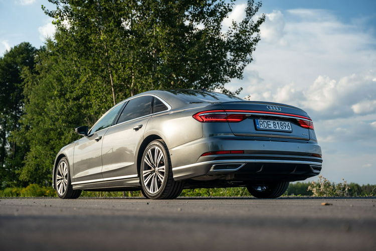 Audi A8 zdjęcie 8