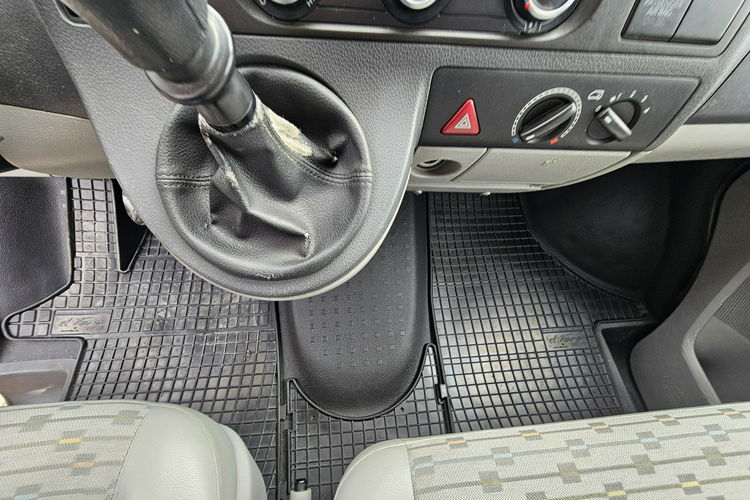 Volkswagen Transporter 6 osobowy, klimatyzacja, zdjęcie 22