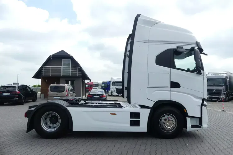 Iveco S WAY 460 / AUTOMAT / STANDARD / PEŁNE OSPOJLEROWANIE / zdjęcie 12