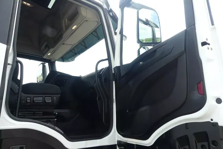 Iveco S WAY 460 / AUTOMAT / STANDARD / PEŁNE OSPOJLEROWANIE / zdjęcie 19