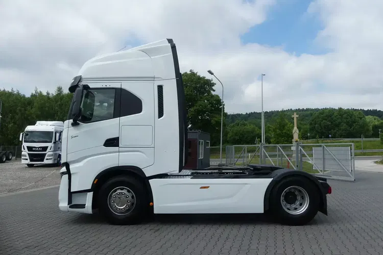 Iveco S WAY 460 / AUTOMAT / STANDARD / PEŁNE OSPOJLEROWANIE / zdjęcie 4