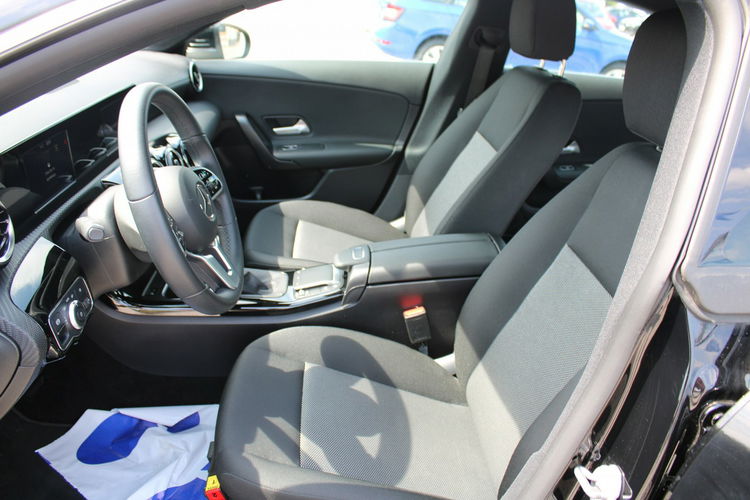 Mercedes CLA 180 Kamera F-vat Salon Polska Gwarancja Virtual zdjęcie 11