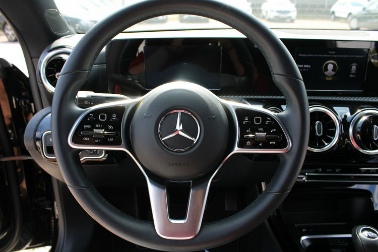 Mercedes CLA 180 Kamera F-vat Salon Polska Gwarancja Virtual zdjęcie 24