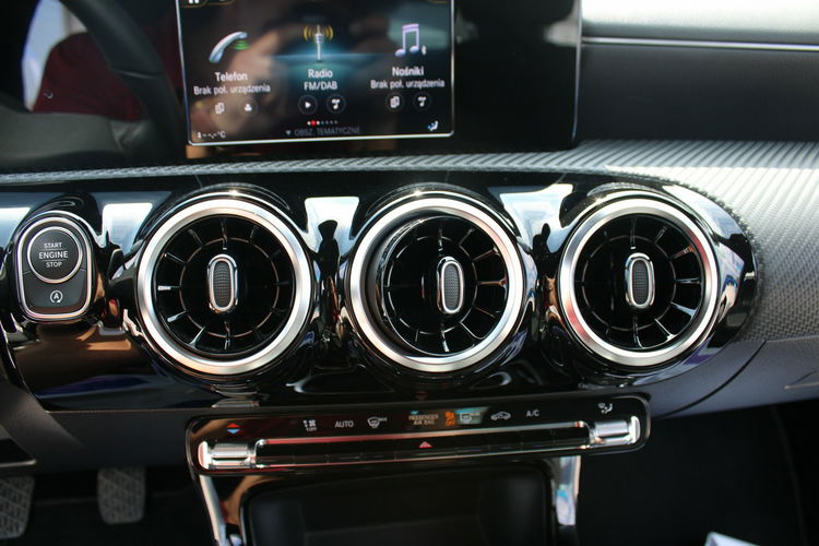 Mercedes CLA 180 Kamera F-vat Salon Polska Gwarancja Virtual zdjęcie 28