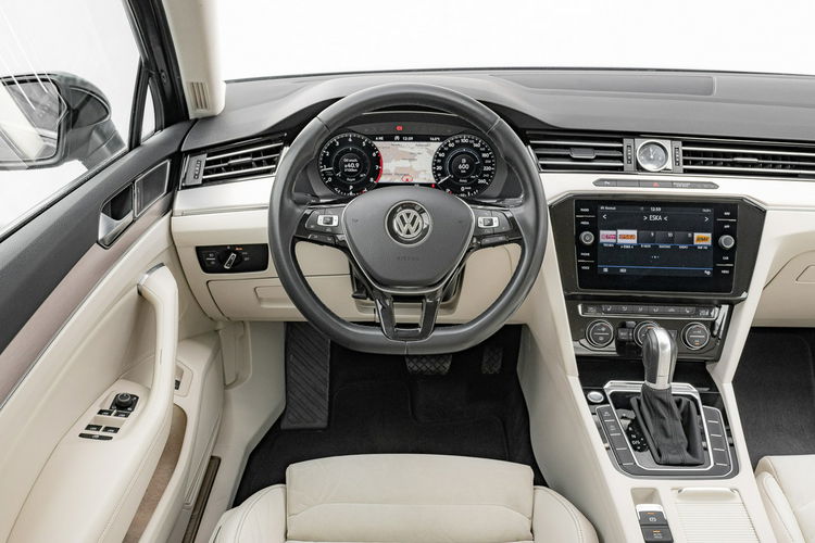 Volkswagen Passat 1.8 TSI BMT Highline DSG Podgrz.f Virtual Cockpit LED Cz.park 3 stref zdjęcie 17