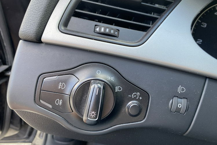 Audi A4 Zadbane - bezwypadkowe z oryginalnym przebiegiem. zdjęcie 12