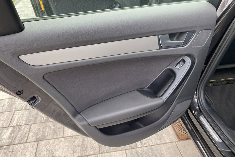 Audi A4 Zadbane - bezwypadkowe z oryginalnym przebiegiem. zdjęcie 16