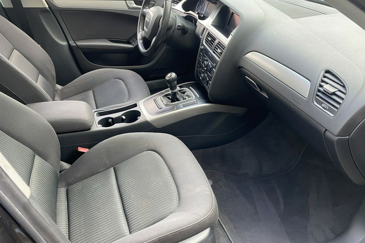 Audi A4 Zadbane - bezwypadkowe z oryginalnym przebiegiem. zdjęcie 7