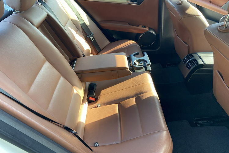 Mercedes C 180 Bardzo zadbana - 100% oryginalny przebieg.NOWY ROZRZĄD zdjęcie 10