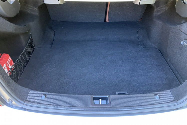 Mercedes C 180 Bardzo zadbana - 100% oryginalny przebieg.NOWY ROZRZĄD zdjęcie 13