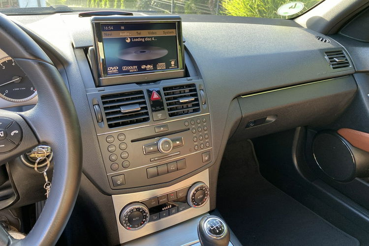 Mercedes C 180 Bardzo zadbana - 100% oryginalny przebieg.NOWY ROZRZĄD zdjęcie 16