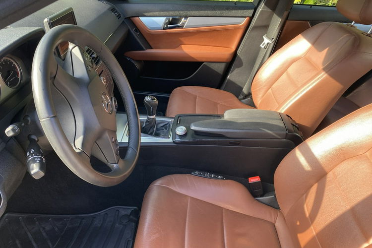 Mercedes C 180 Bardzo zadbana - 100% oryginalny przebieg.NOWY ROZRZĄD zdjęcie 17