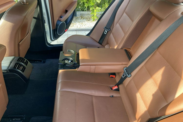 Mercedes C 180 Bardzo zadbana - 100% oryginalny przebieg.NOWY ROZRZĄD zdjęcie 26