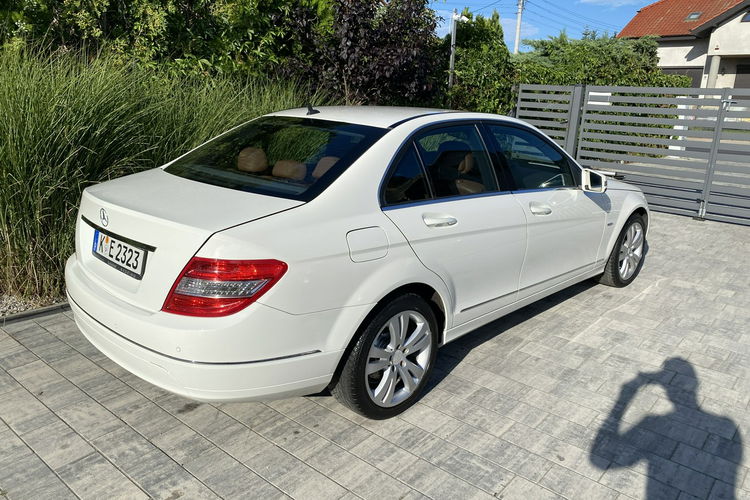 Mercedes C 180 Bardzo zadbana - 100% oryginalny przebieg.NOWY ROZRZĄD zdjęcie 29