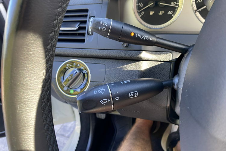 Mercedes C 180 Bardzo zadbana - 100% oryginalny przebieg.NOWY ROZRZĄD zdjęcie 35