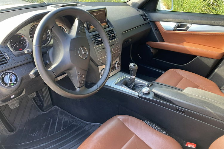 Mercedes C 180 Bardzo zadbana - 100% oryginalny przebieg.NOWY ROZRZĄD zdjęcie 7
