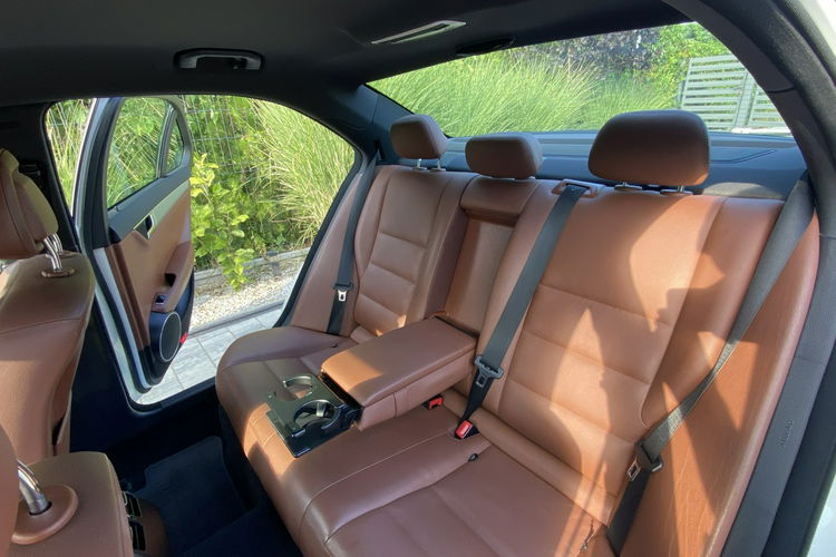 Mercedes C 180 Bardzo zadbana - 100% oryginalny przebieg.NOWY ROZRZĄD zdjęcie 9