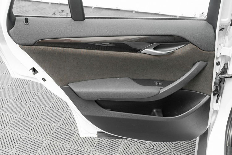 BMW X1 xDrive 18d SportLine Podgrz.f 2 stref klima Ambient Cz.park Salon PL zdjęcie 28