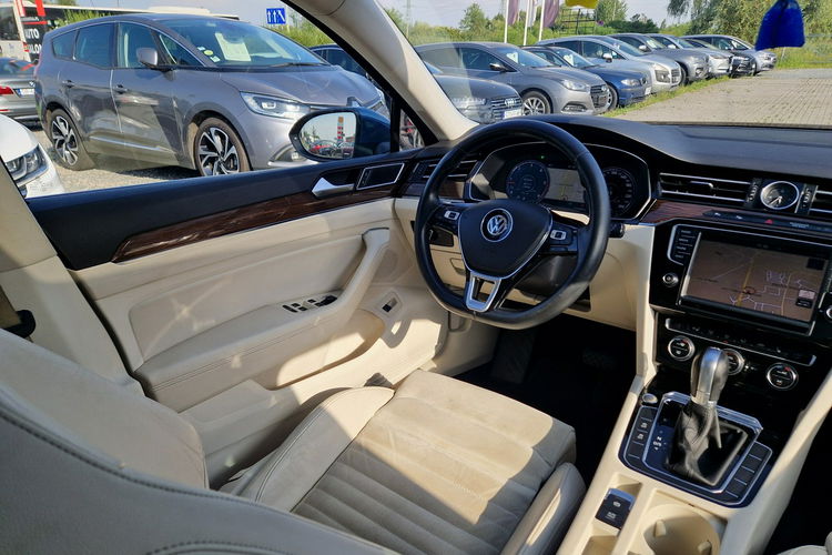 Volkswagen Passat Vokswagen Passat 4Motion Panorama Webasto DSG Czujniki360 GwarancjaROK zdjęcie 32