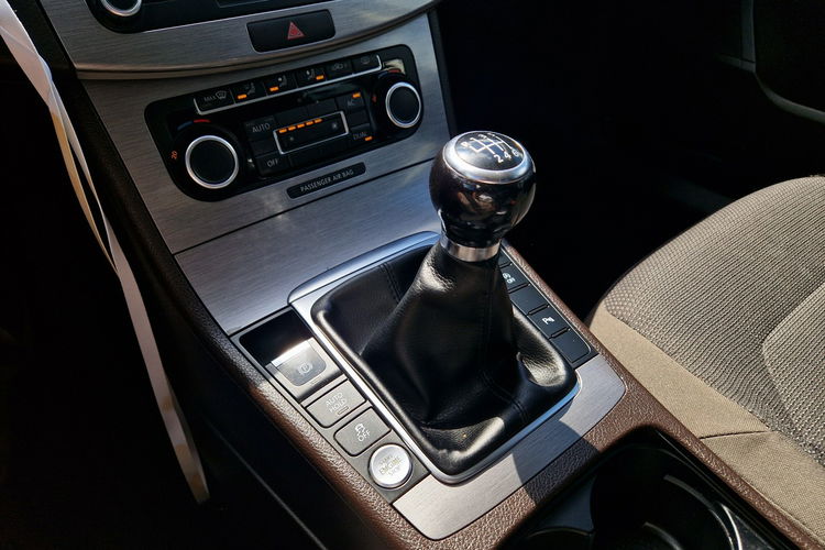 Passat Volkswagen Passat Salon Polska Key-Less Auto-Hold 6-Biegów HAK LED zdjęcie 21