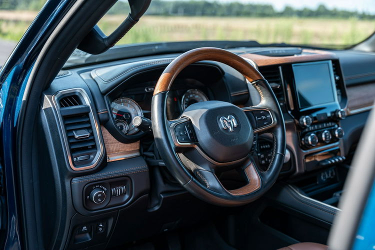 Dodge 1500 5.7 V8 HEMI / Crew Cab LONG HORN LIMITED / Bogate wyposażenie / 2021 zdjęcie 21