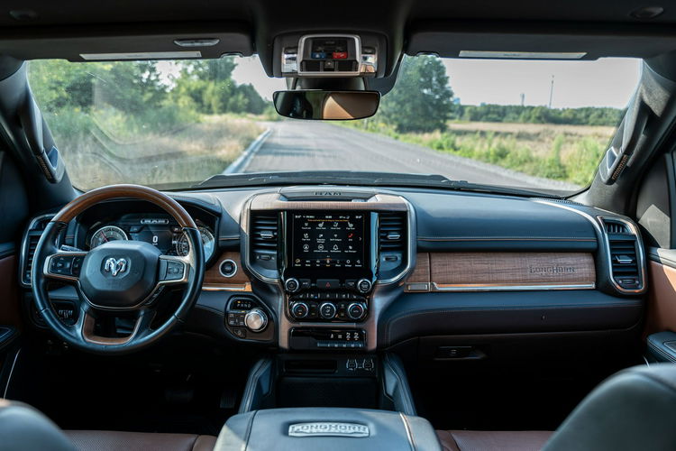 Dodge 1500 5.7 V8 HEMI / Crew Cab LONG HORN LIMITED / Bogate wyposażenie / 2021 zdjęcie 25