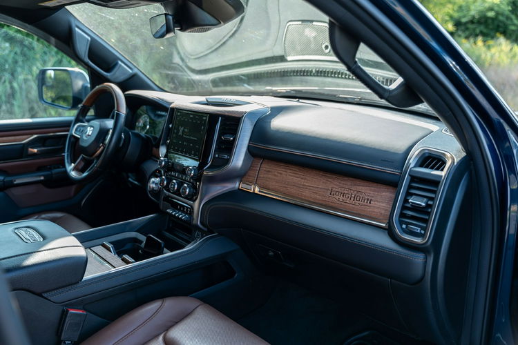 Dodge 1500 5.7 V8 HEMI / Crew Cab LONG HORN LIMITED / Bogate wyposażenie / 2021 zdjęcie 28