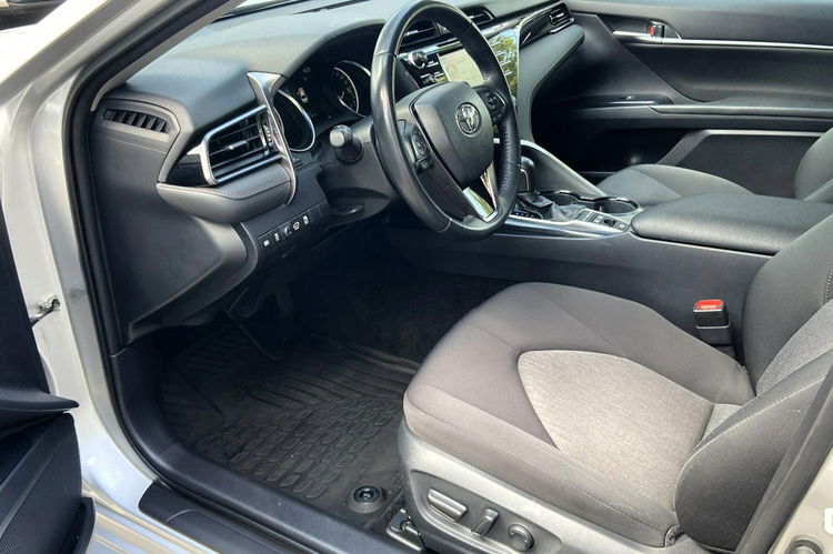 Toyota Camry 2.5 HSD 218KM COMFORT, salon Polska, gwarancja, FV23% zdjęcie 10