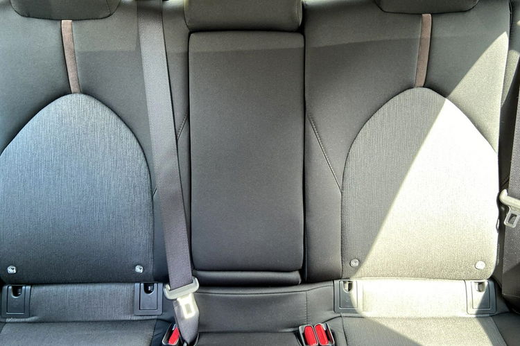 Toyota Camry 2.5 HSD 218KM COMFORT, salon Polska, gwarancja, FV23% zdjęcie 24