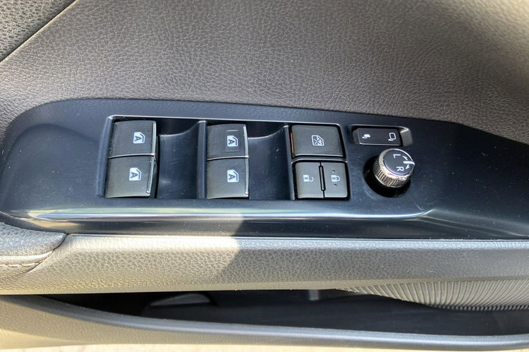 Toyota Camry 2.5 HSD 218KM EXECUTIVE, salon Polska, gwarancja, FV23% zdjęcie 19