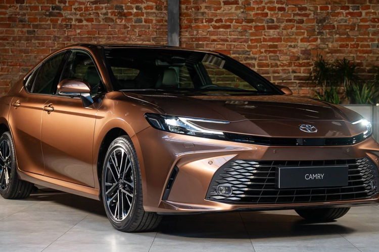 TOYOTA Camry 2.5 Hybrid Dynamic Force Comfort e-CVT zdjęcie 1