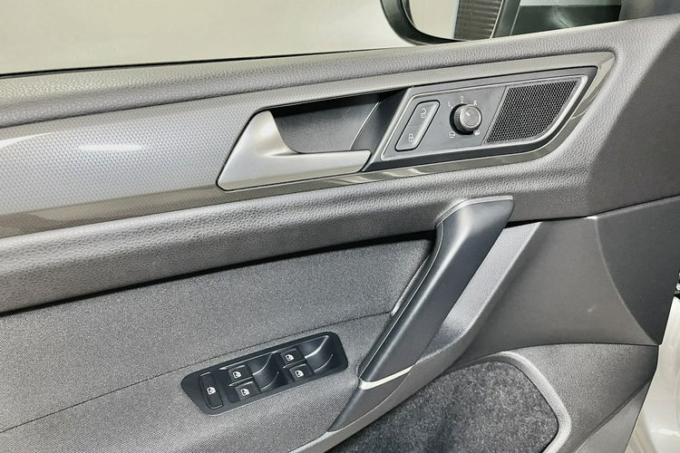 Volkswagen Golf Sportsvan 1.6 TDI 116KM Face Lift Navi HIGHLINE Klimatronic Kamera LED NIEMIEC zdjęcie 11