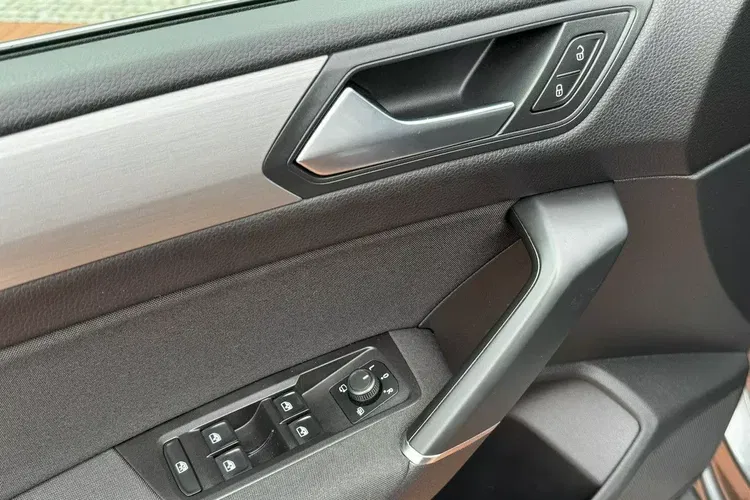 Volkswagen touran zdjęcie 19